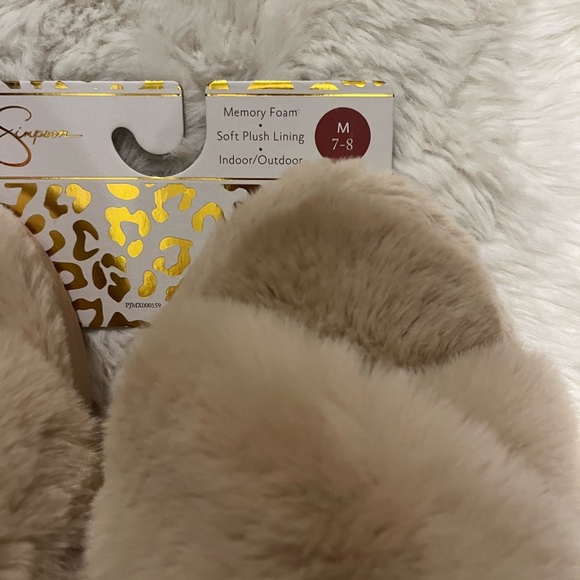 Jessica Simpson Tan Fluffy Slippers women’s size 7-8 Medium - Picture 3 of 5